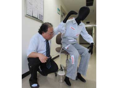 高齢者用の介護服に関する講義 Lecture of clothes for the Elderly