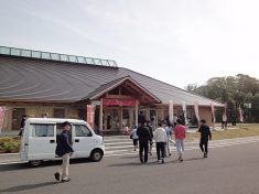 道の駅を見学.JPG