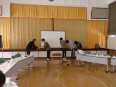感謝の寄せ書きを贈呈.JPG